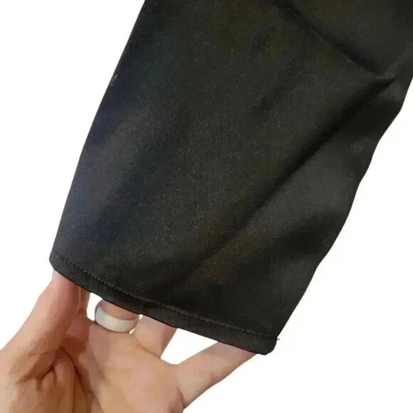 Pleione Women's Black Poly/Spandex Satin V-Neck Long Sleeve Cropped Pull Over To - Picture 5 of 10